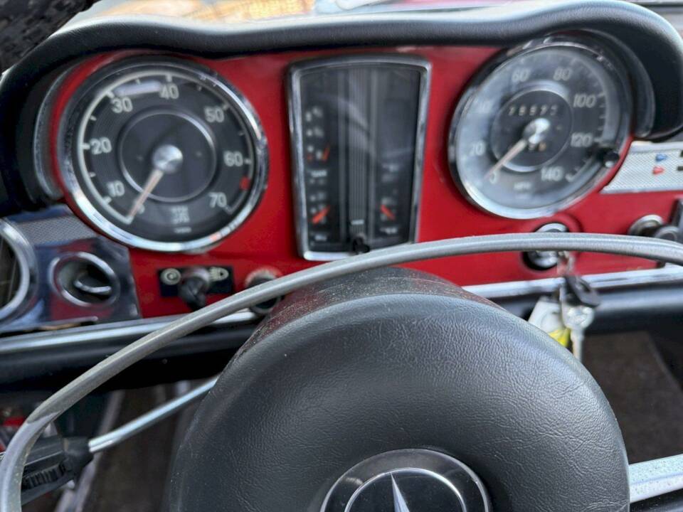 Image 19/36 of Mercedes-Benz 250 SL (1968)