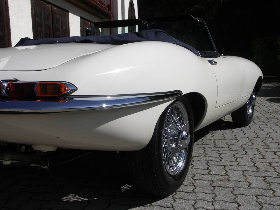 Image 31/36 of Jaguar E-Type 4.2 (1966)