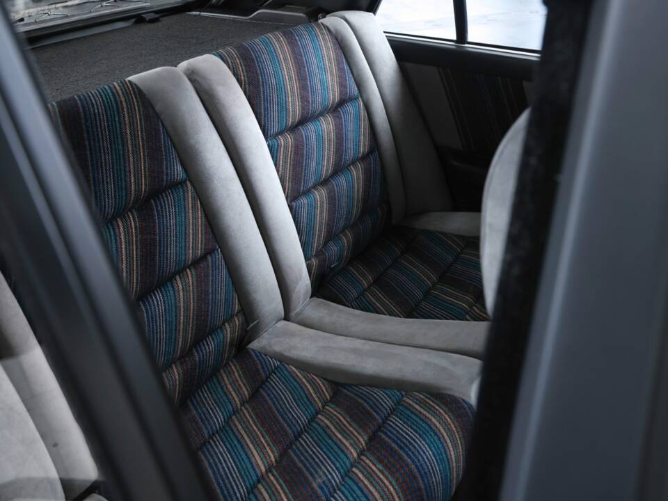 Image 39/50 of Lancia Delta HF Integrale (1988)