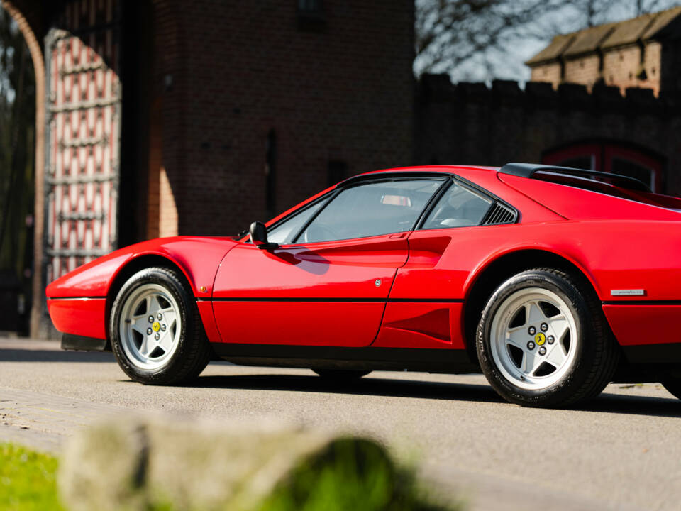 Image 9/38 of Ferrari 208 GTB Turbo (1987)