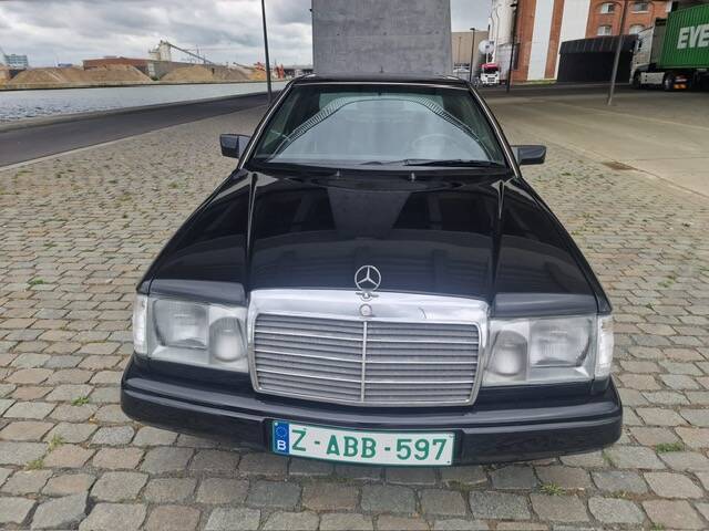 Image 1/6 of Mercedes-Benz 230 CE (1988)