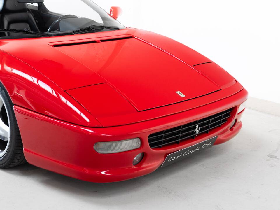 Afbeelding 26/40 van Ferrari F 355 Berlinetta (1996)