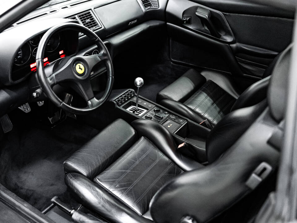 Image 37/55 of Ferrari F 355 Berlinetta (1994)