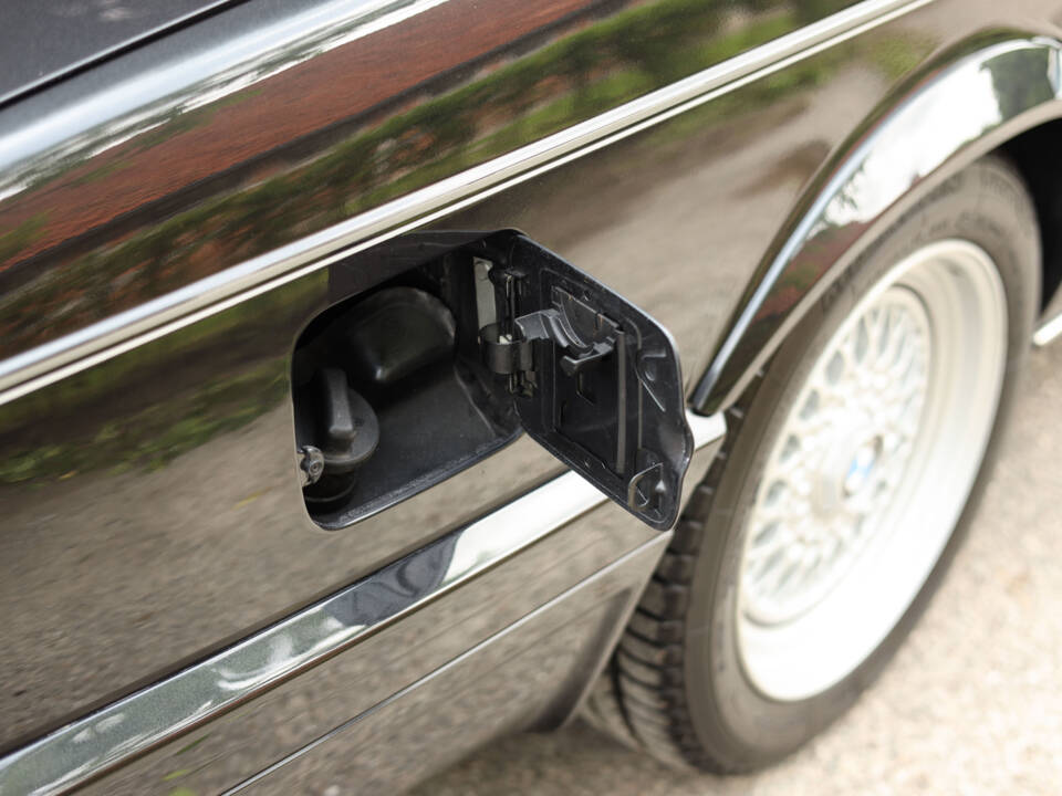 Image 59/99 of BMW M 635 CSi (1988)