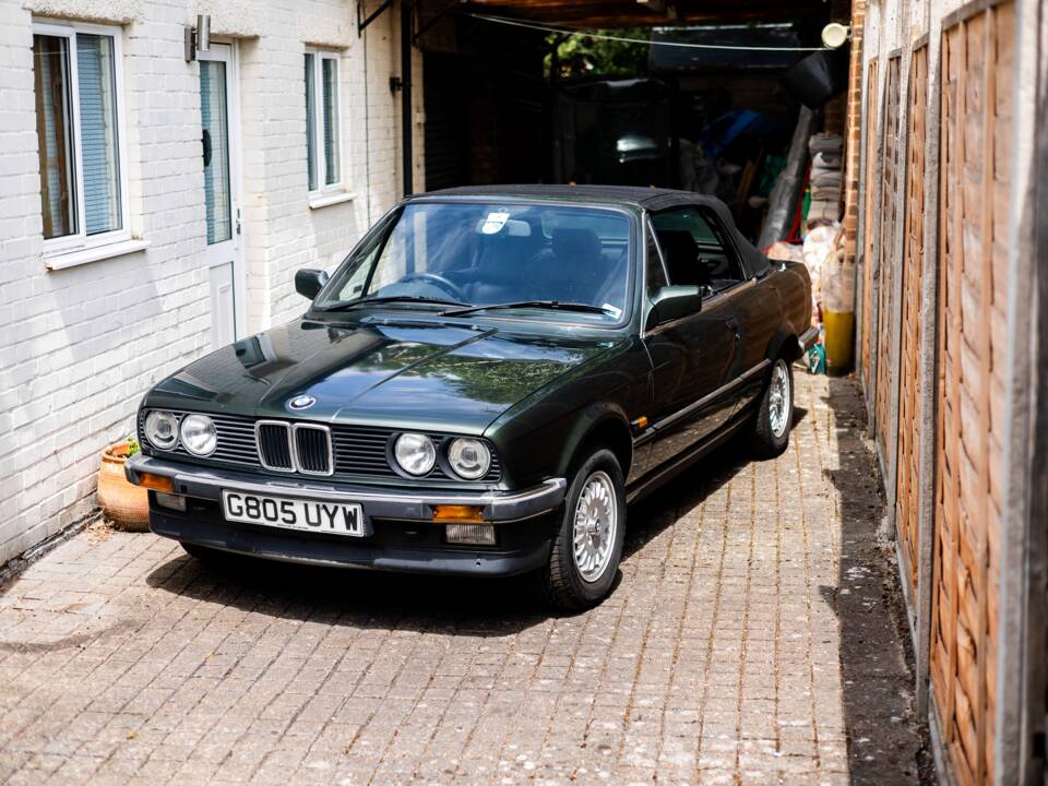 Bild 23/47 von BMW 320i (1990)