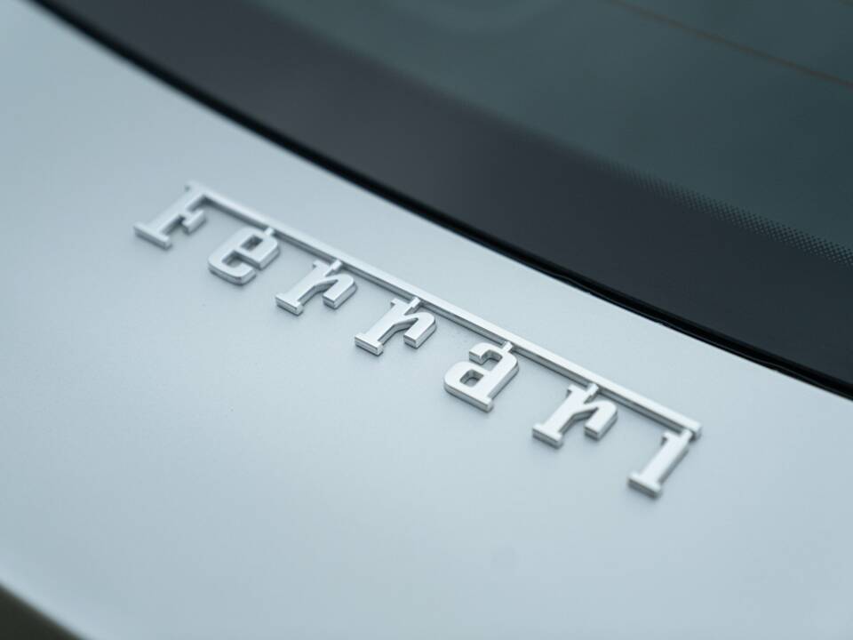 Image 17/50 of Ferrari F12berlinetta (2013)