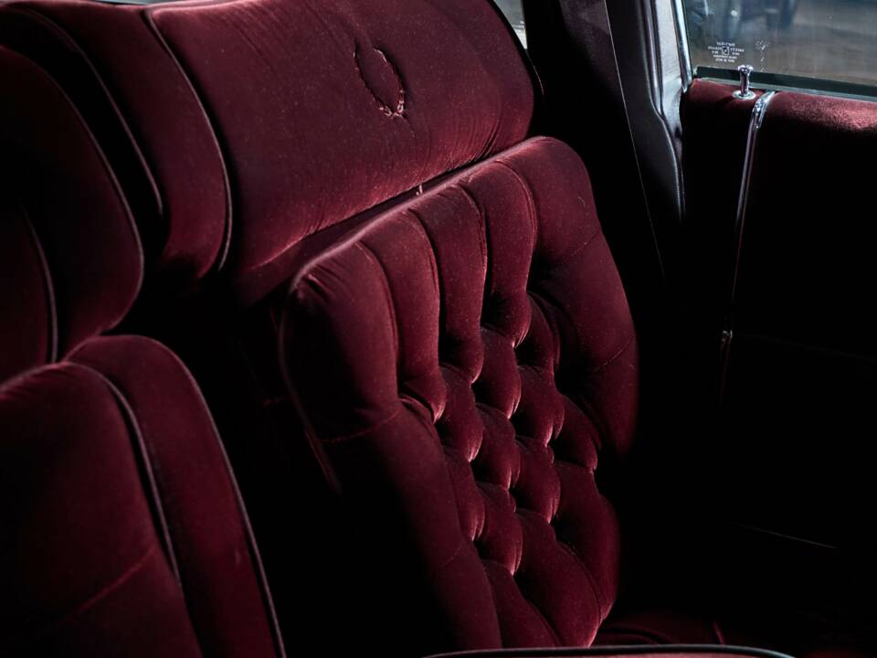 Image 51/58 of Cadillac Brougham Elegance (1988)