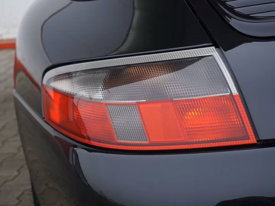 Afbeelding 46/50 van Porsche 911 Carrera 4 (2003)