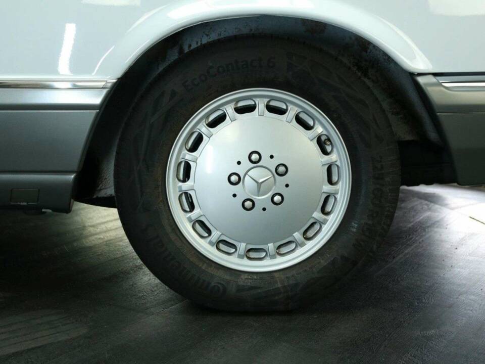 Bild 50/50 von Mercedes-Benz 560 SEC (1988)