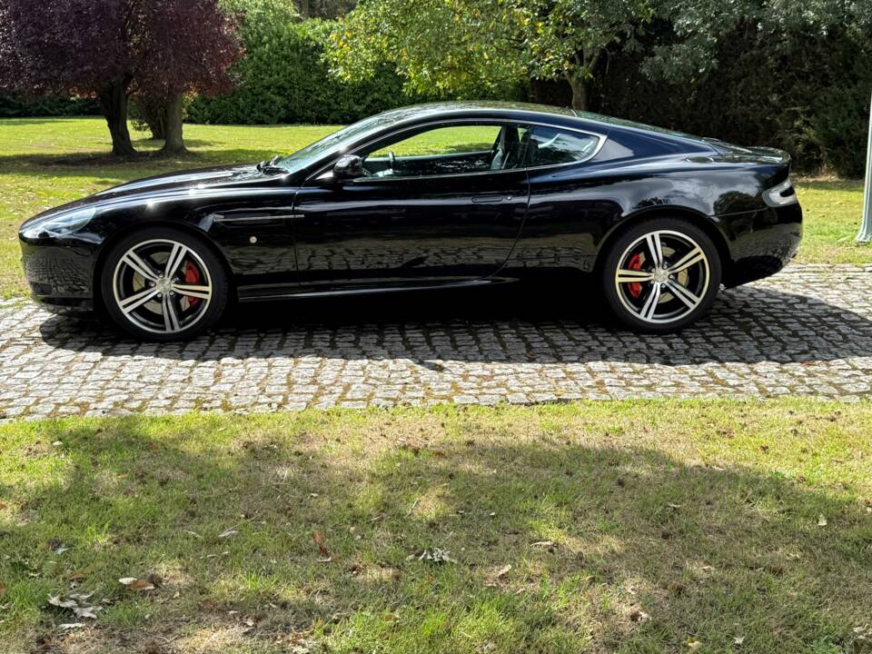 Image 14/30 of Aston Martin DB 9 (2008)
