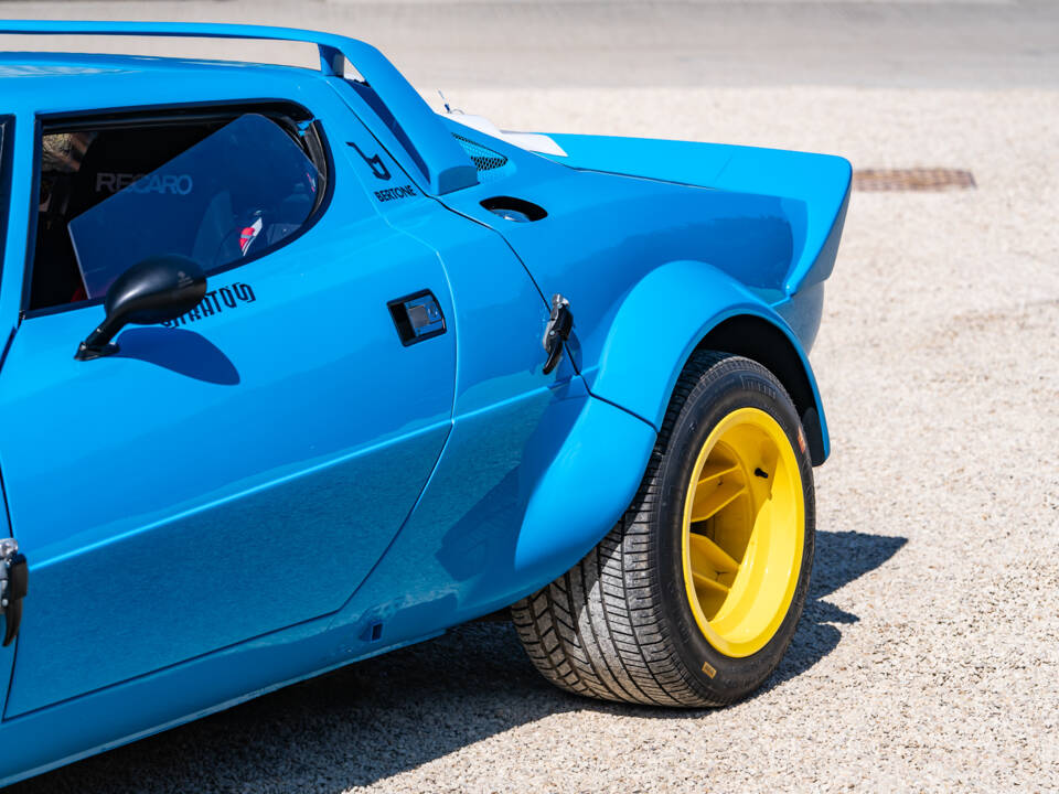 Image 21/46 of Lancia Stratos HF Stradale (1975)