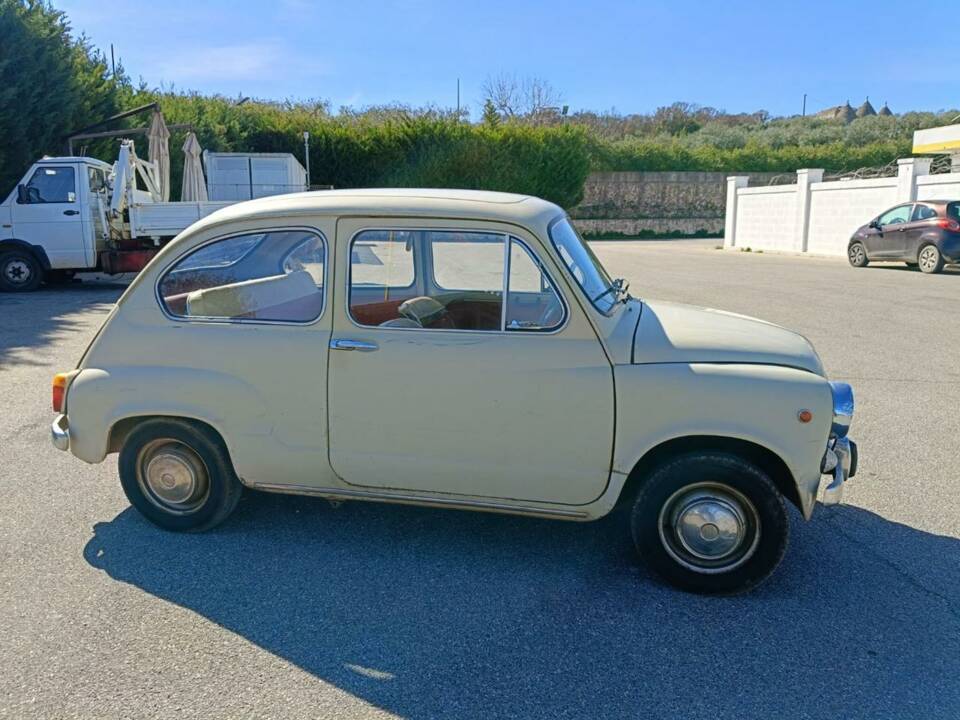 Image 19/44 of FIAT 600 D (1967)