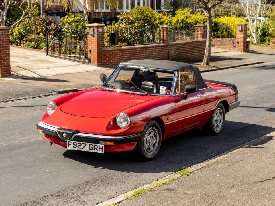 Afbeelding 28/50 van Alfa Romeo 2.0 Spider (1989)