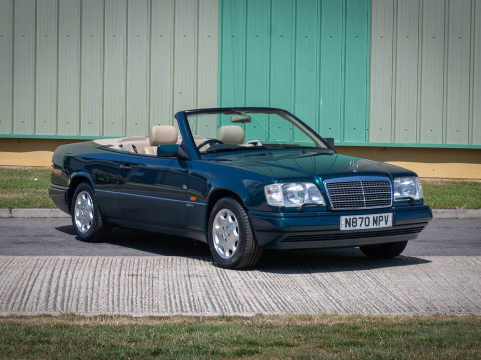 Image 7/26 of Mercedes-Benz E 320 (1996)