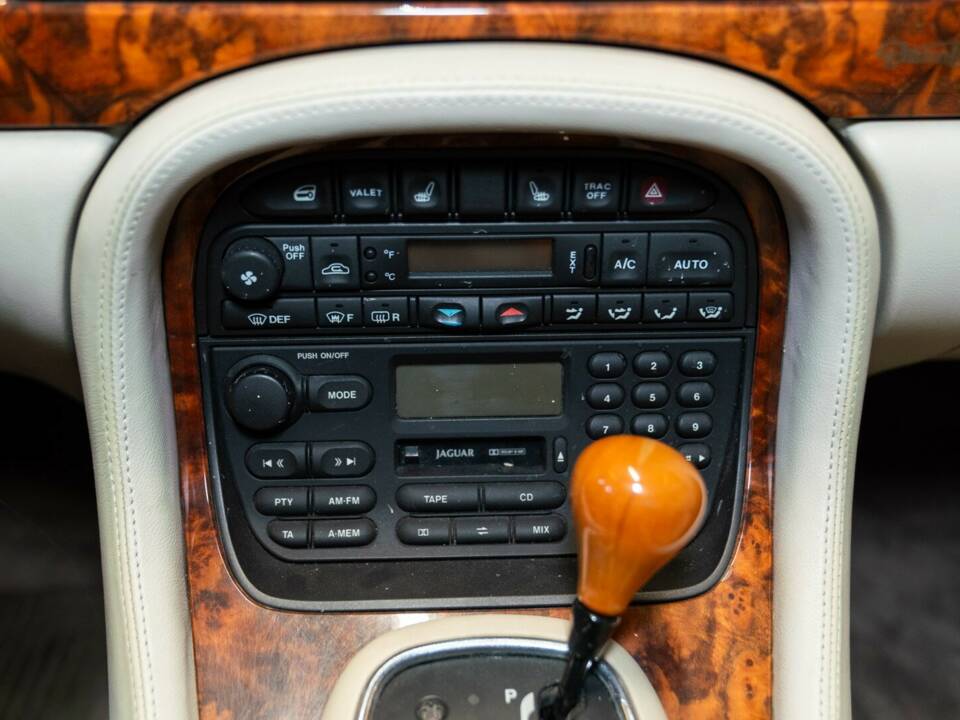 Bild 46/50 von Daimler Super V8 (1997)