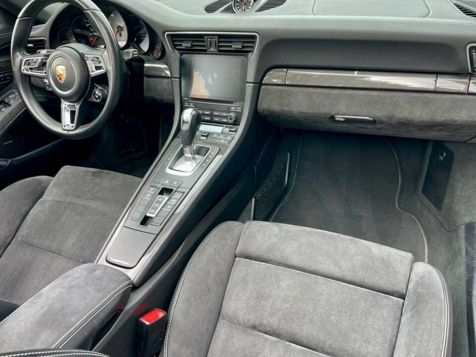 Image 18/19 of Porsche 911 Carrera 4 GTS (2017)