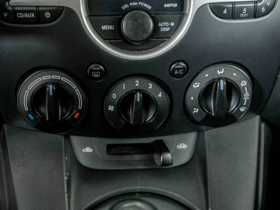Bild 17/48 von Mazda 2 - 1.3 MZR (2009)