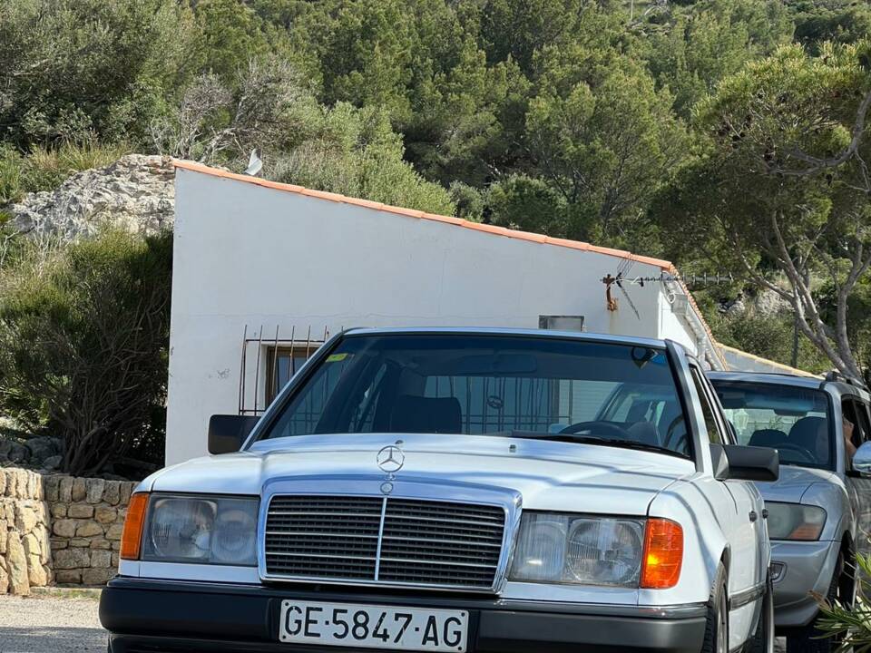 Imagen 6/6 de Mercedes-Benz 300 E (1989)