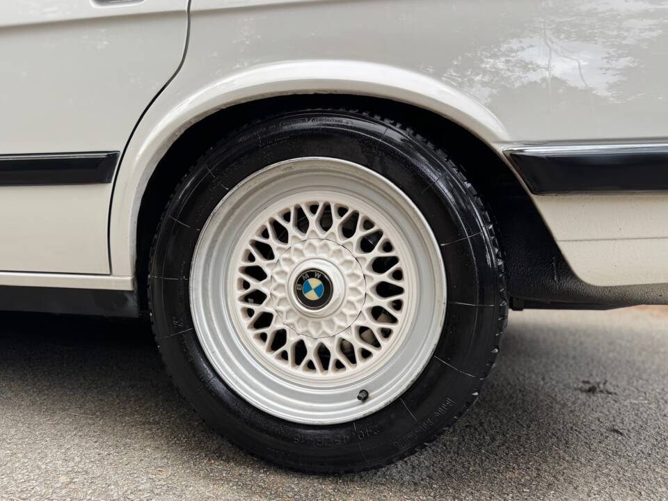 Bild 7/47 von BMW 528i (1986)