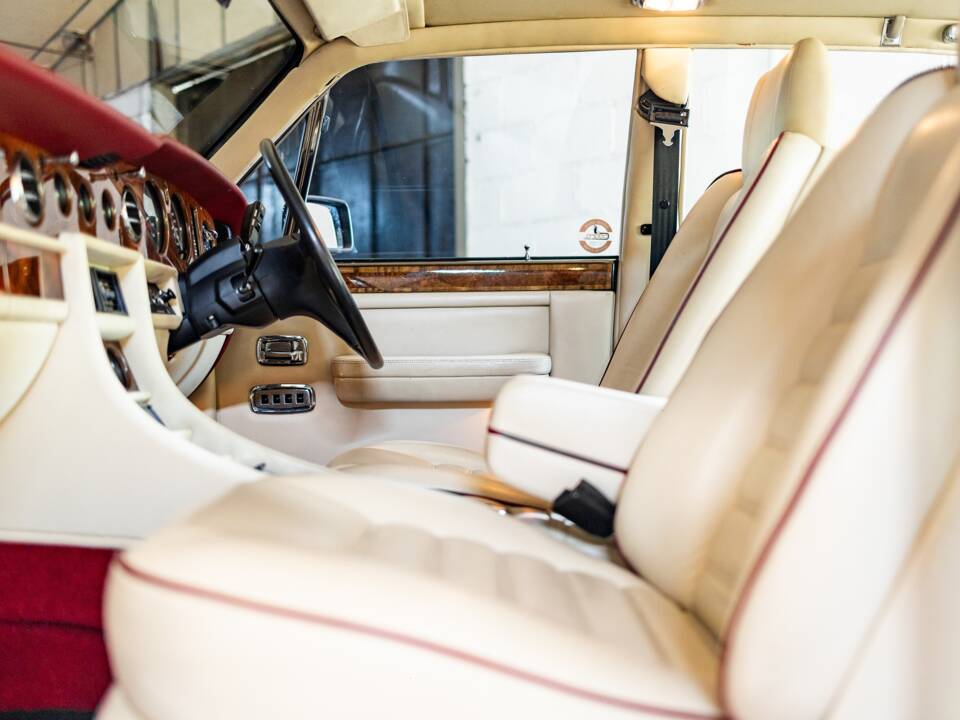 Bild 43/45 von Bentley Turbo R (1988)