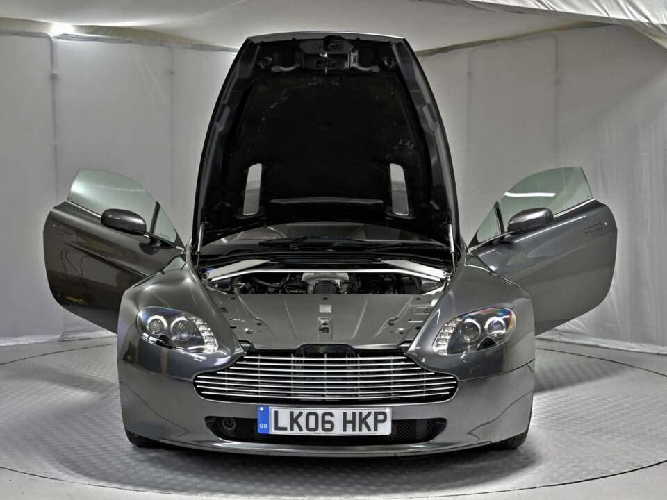 Image 17/50 de Aston Martin V8 Vantage (2006)