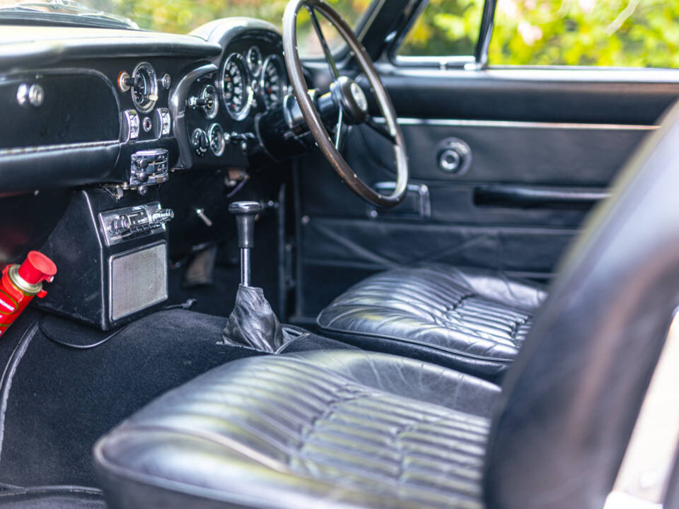 Bild 24/50 von Aston Martin DB 6 Vantage (1970)