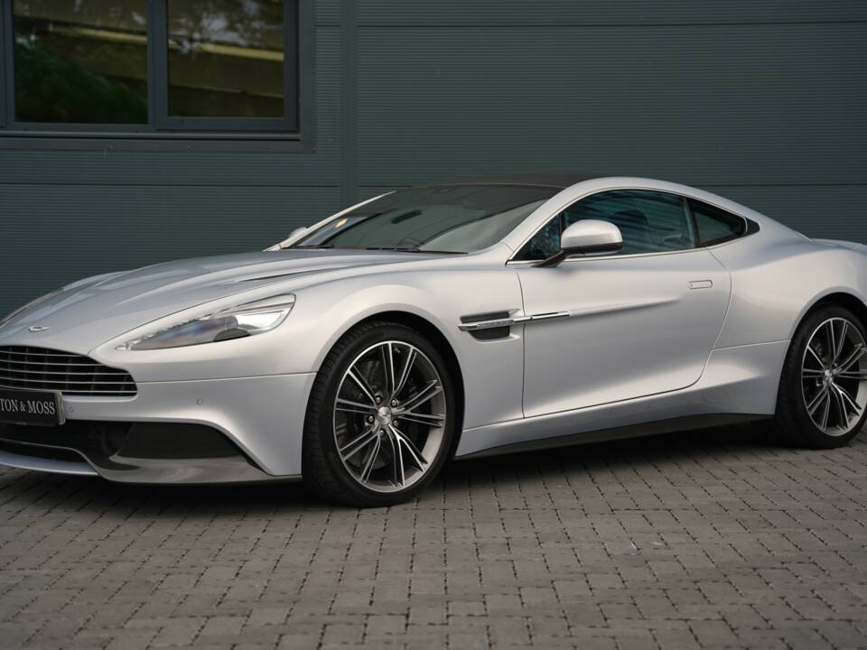 Image 4/50 of Aston Martin Vanquish (2014)
