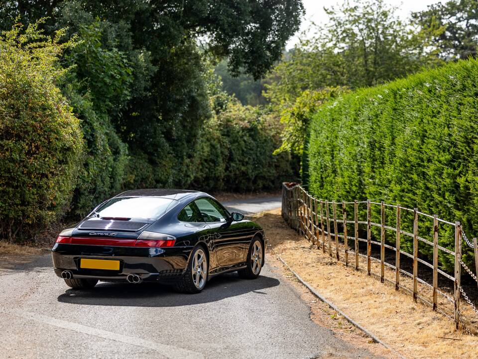 Image 43/50 of Porsche 911 Carrera 4S (2002)