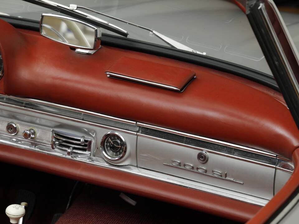 Image 16/26 of Mercedes-Benz 300 SL Roadster (1959)