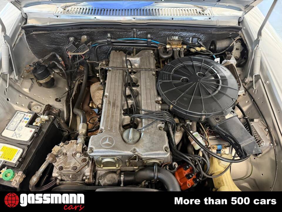 Image 3/4 de Mercedes-Benz 250 C (2.8) (1973)