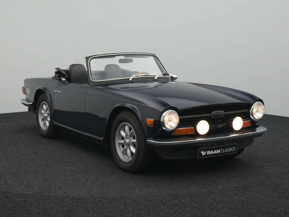 Image 6/33 of Triumph TR 6 (1969)