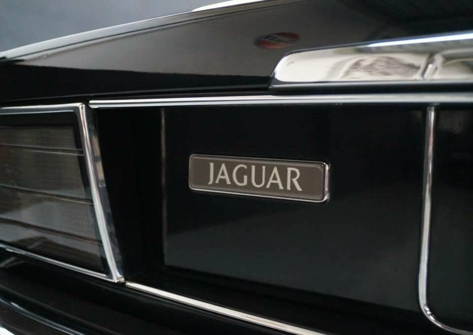 Image 33/47 of Jaguar XJ12 6.0 (1994)