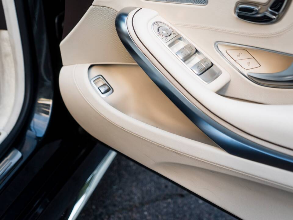 Image 33/48 of Mercedes-Benz S 63 AMG S 4MATIC (2018)