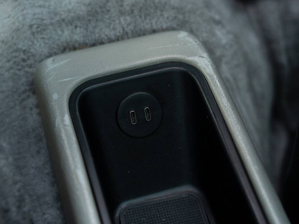 Image 22/68 of Porsche 911 Carrera (1997)