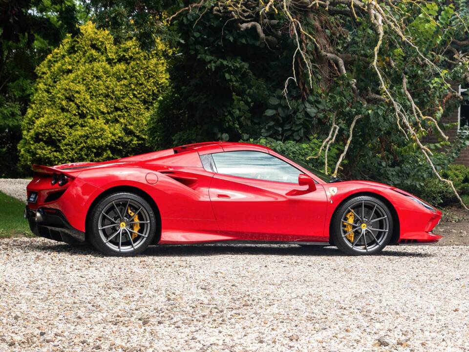 Image 10/19 of Ferrari F8 Spider (2020)