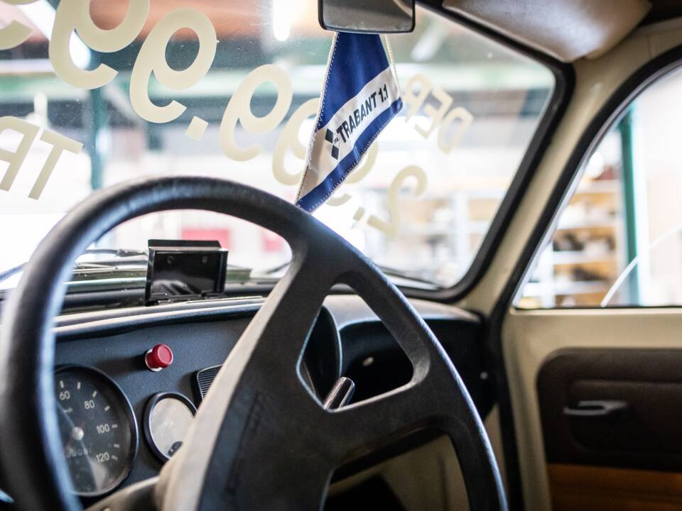 Bild 17/23 von Trabant 601 (1990)