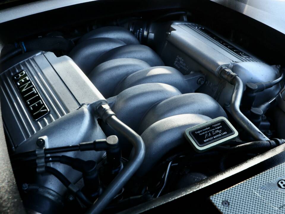 Image 41/50 de Bentley Azure (2008)