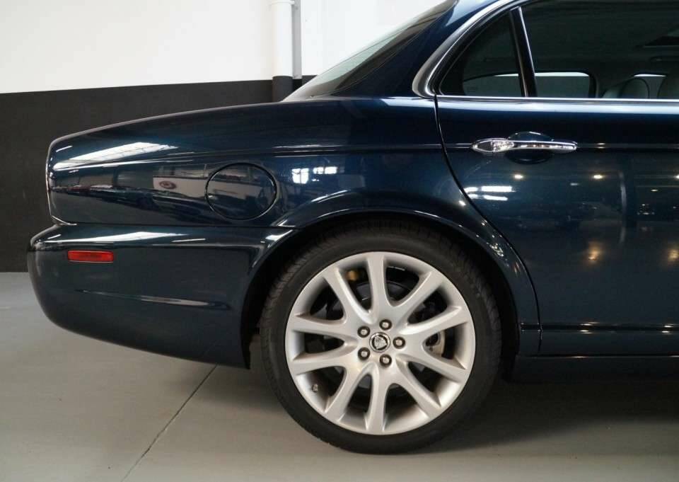 Imagen 31/50 de Jaguar XJ 8 4.2 (2008)