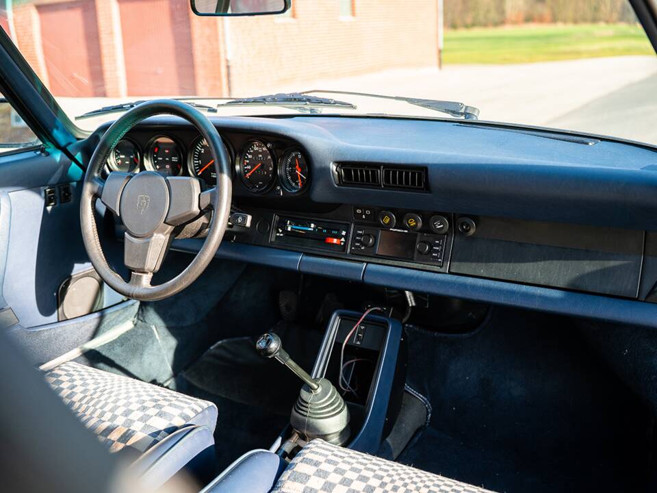 Bild 25/36 von Porsche 911 Carrera 3.2 (1984)