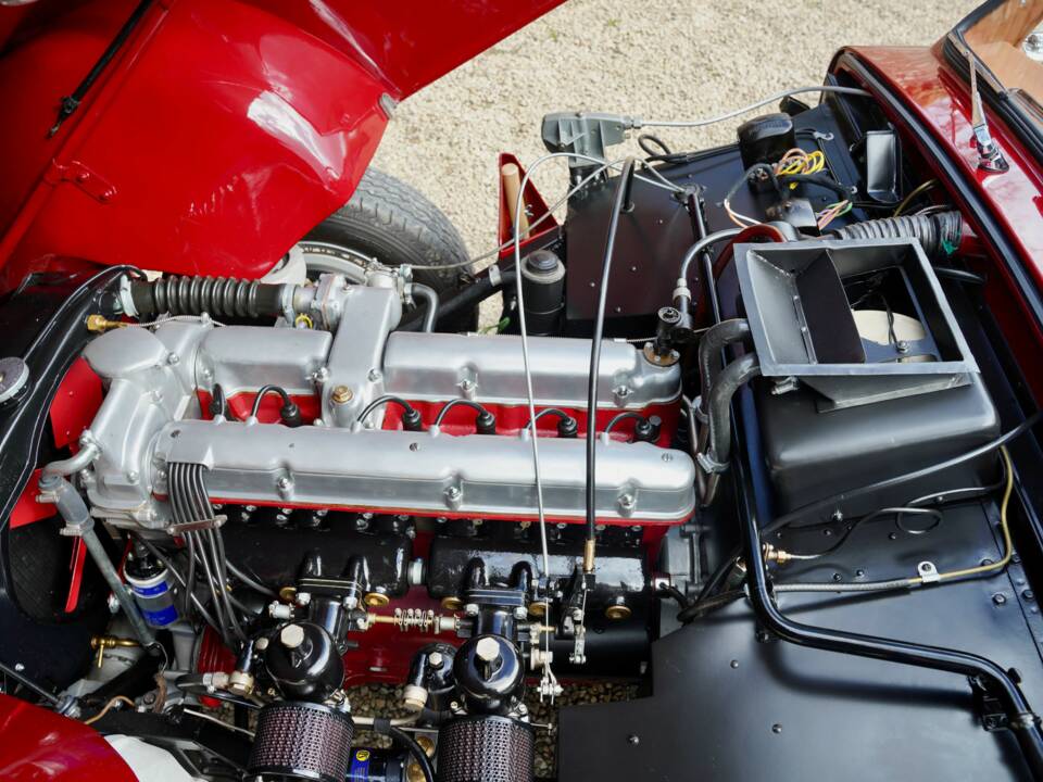 Immagine 4/16 di Aston Martin DB 2/4 Mk II DHC (1955)