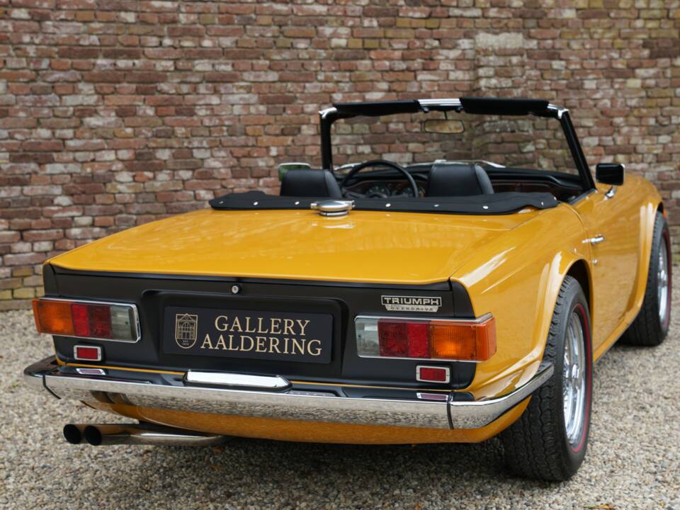 Image 12/50 of Triumph TR 6 (1971)