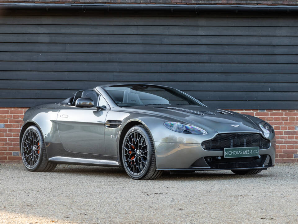 Image 2/55 de Aston Martin V12 Vantage AMR Roadster (2018)