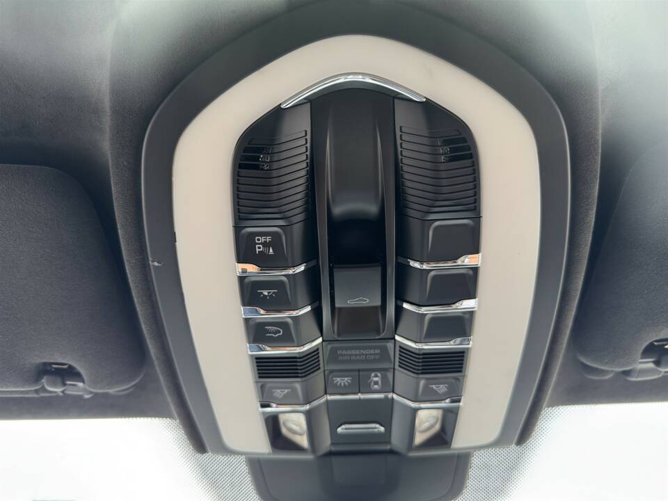 Bild 20/63 von Porsche Cayenne Turbo (2010)