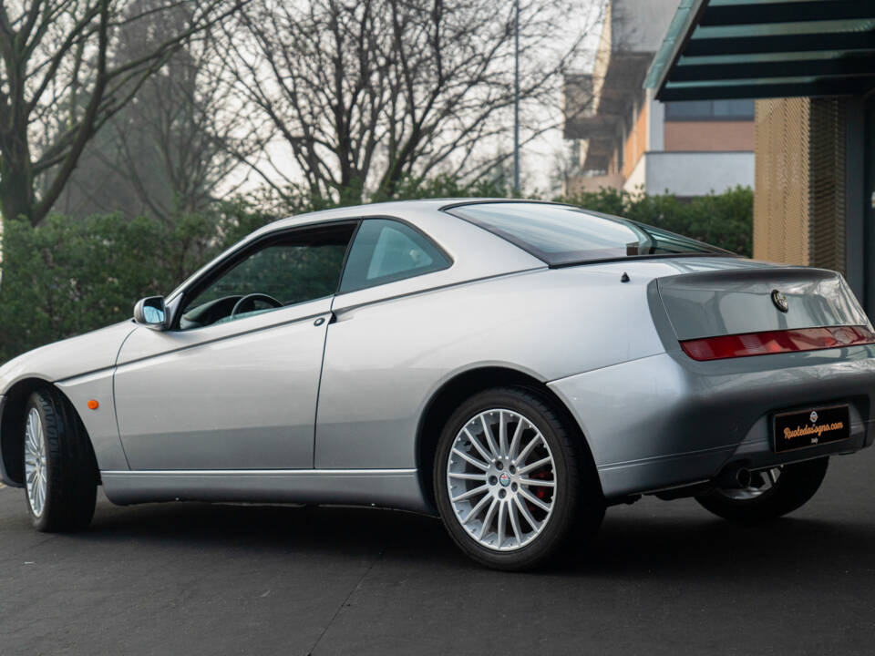 Immagine 6/46 di Alfa Romeo GTV 2.0 JTS (2003)