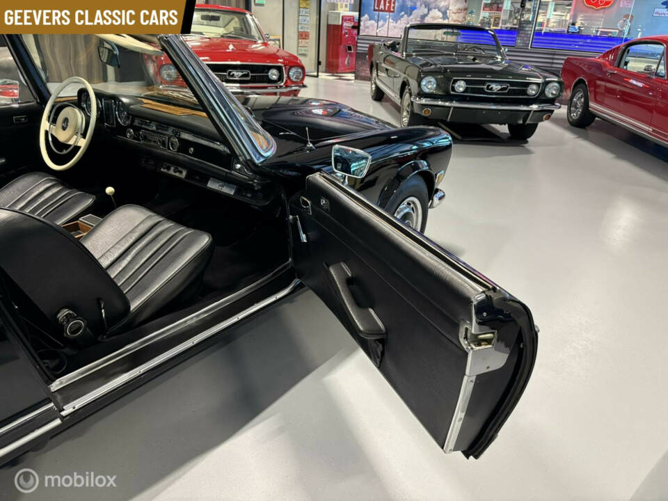 Image 13/19 de Mercedes-Benz 280 SL (1968)