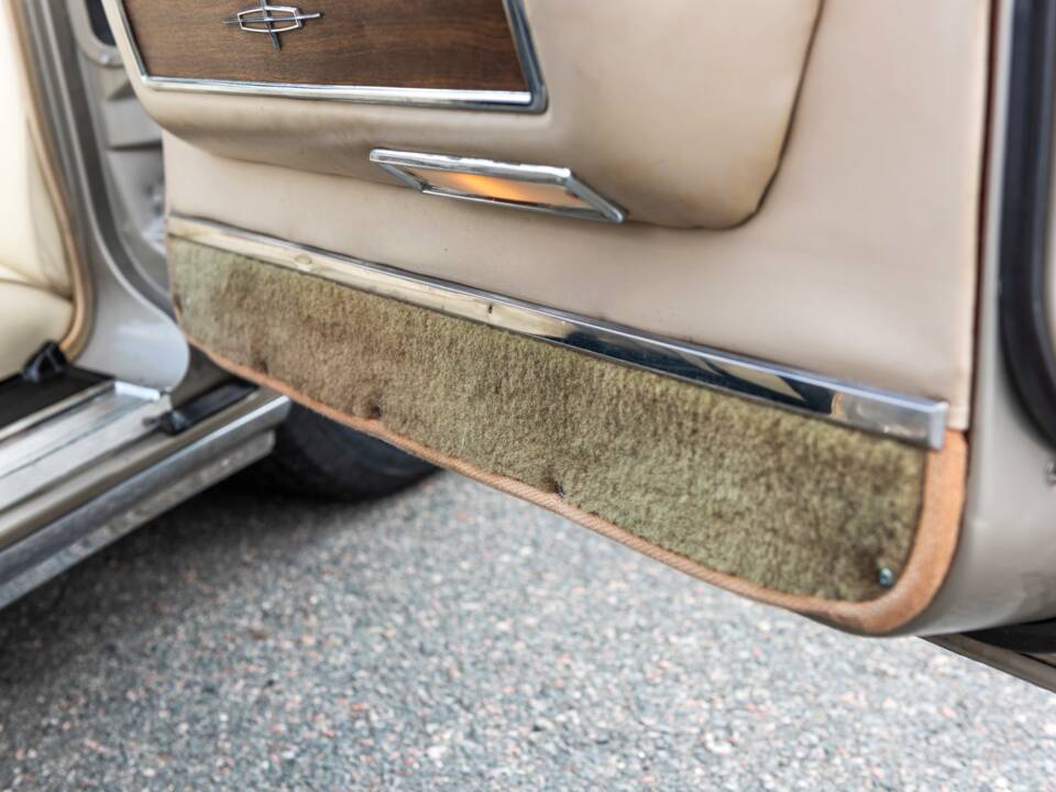 Bild 35/100 von Lincoln Continental Convertible (1965)