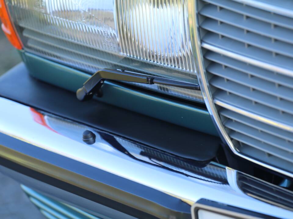 Image 23/24 of Mercedes-Benz 280 TE (1983)