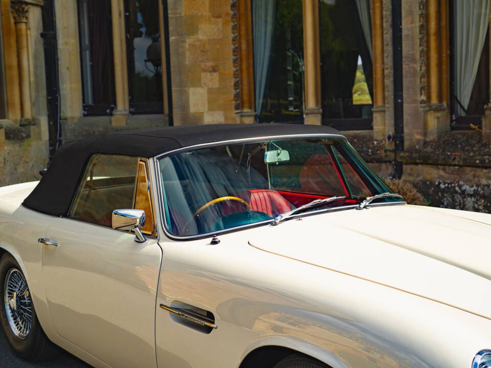 Bild 13/62 von Aston Martin DB 6 Mk II Volante (1970)
