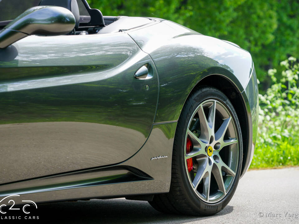 Image 57/85 de Ferrari California (2010)