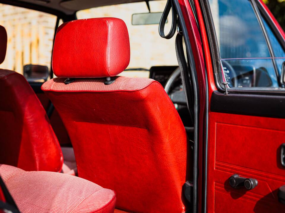 Immagine 29/50 di Volkswagen Golf I GL (1982)